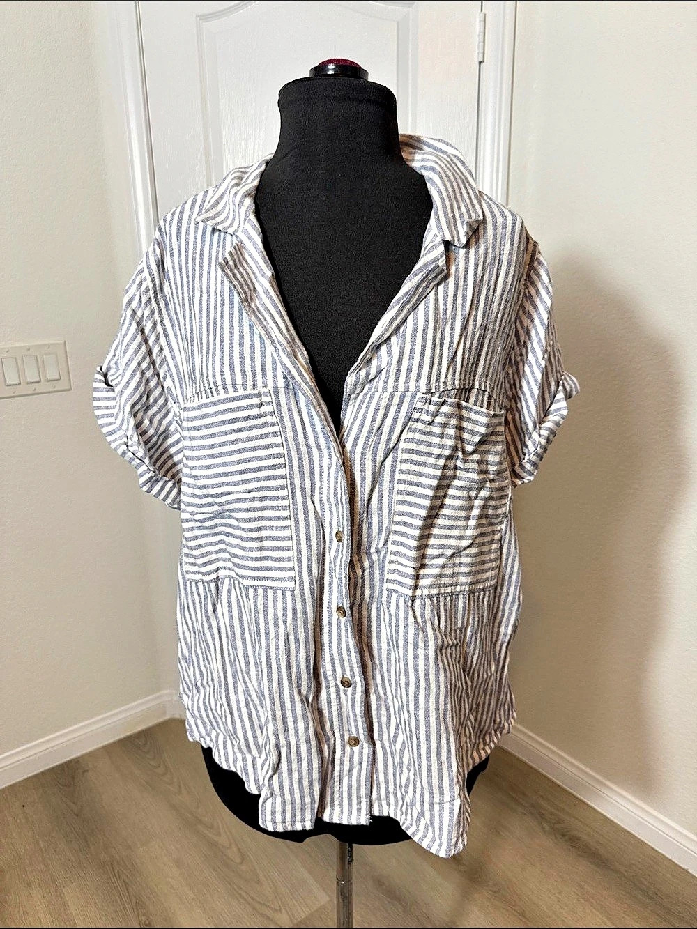Universal Thread Short-Sleeve Collared Button-Down Shirt White & Blue XL